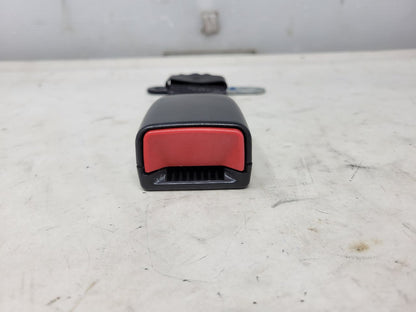 2009 YUKON LH DRIVER REAR SEAT BELT BUCKLE 24368 - image 2