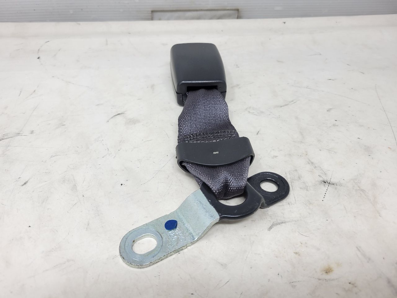 2009 YUKON LH DRIVER REAR SEAT BELT BUCKLE 24368 - image 4