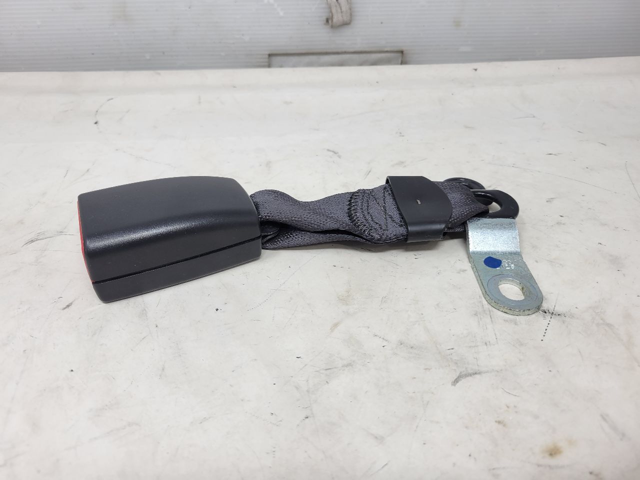 2009 YUKON LH DRIVER REAR SEAT BELT BUCKLE 24368 - image 5