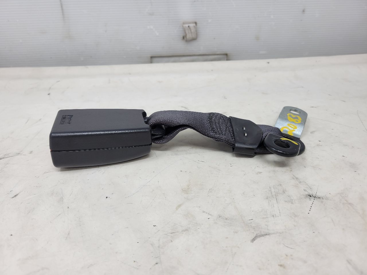 2009 YUKON LH DRIVER REAR SEAT BELT BUCKLE 24368 - image 8