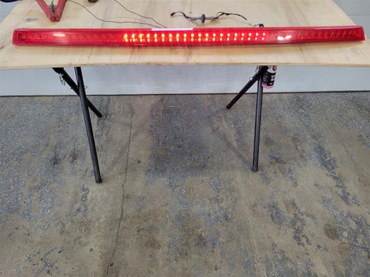 2009 ESCALAESV 3RD BRAKE LIGHT LAMP TESTED 24495 - image 1