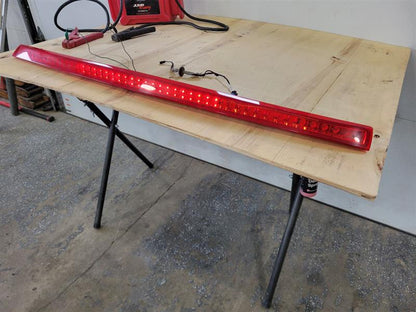 2009 ESCALAESV 3RD BRAKE LIGHT LAMP TESTED 24495 - image 3