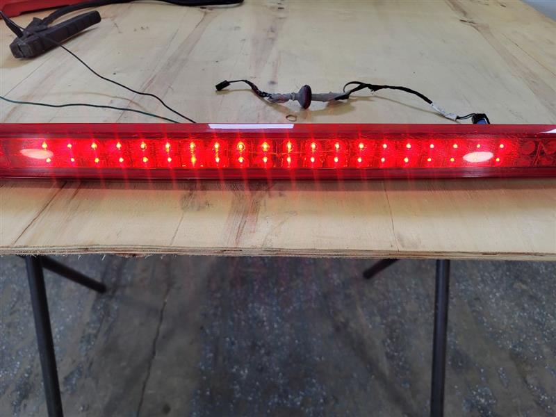 2009 ESCALAESV 3RD BRAKE LIGHT LAMP TESTED 24495 - image 4