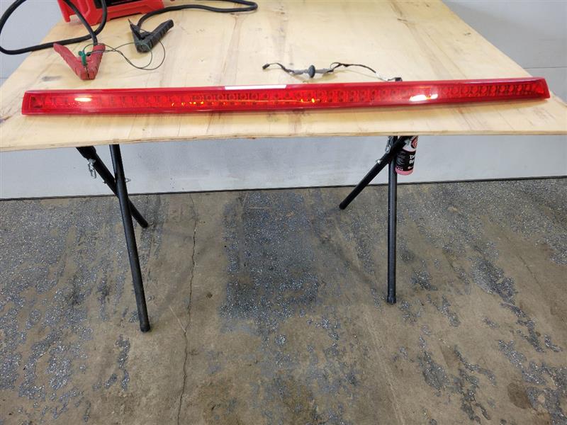 2009 ESCALAESV 3RD BRAKE LIGHT LAMP TESTED 24495 - image 5