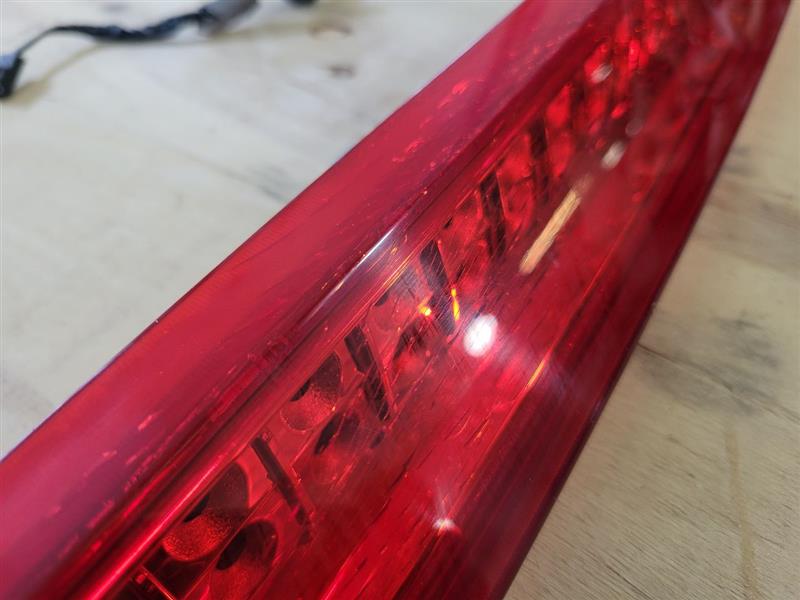 2009 ESCALAESV 3RD BRAKE LIGHT LAMP TESTED 24495 - image 6