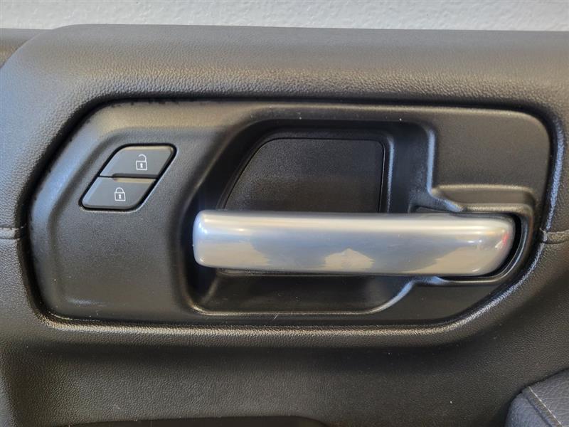 2020 SIERDEN15 RH FRONT DENALI DOOR TRIM PANEL 24515 - image 5