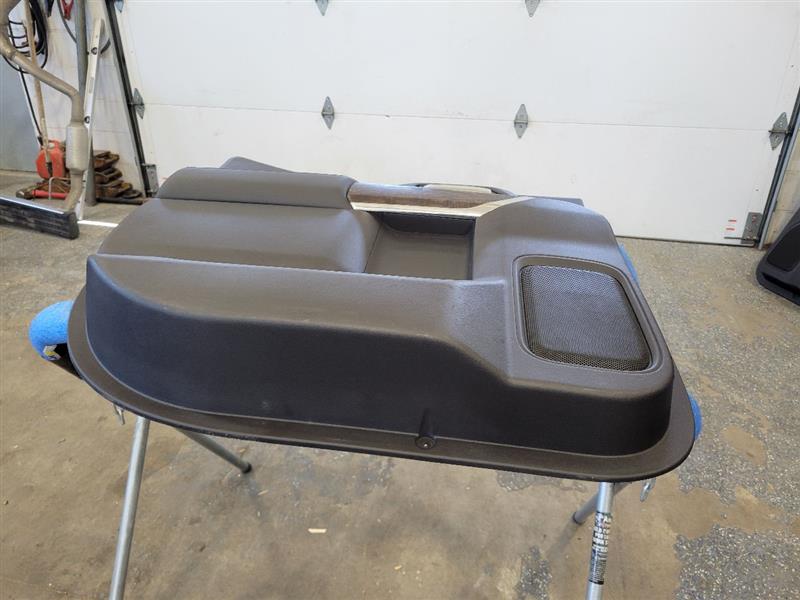 2020 SIERDEN15 LH REAR DENALI DOOR TRIM PANEL 24516 - image 8