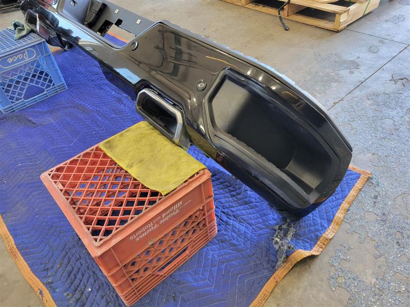 2020 SIERDEN15 REAR BUMPER BLACK 2D1 DUAL EXHAUST 24525 - image 3