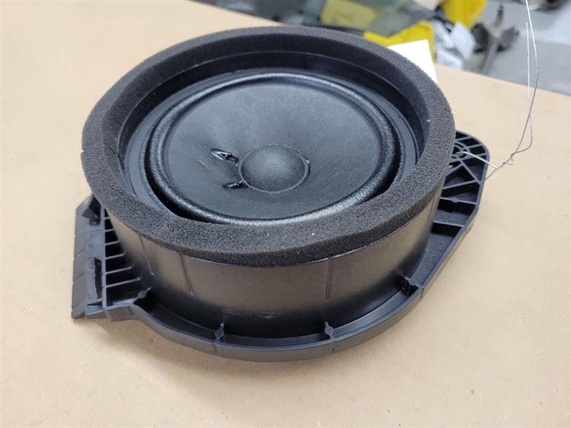 2020 SIERDEN15 REAR DOOR BOSE SPEAKER 84709306 24542 - image 3