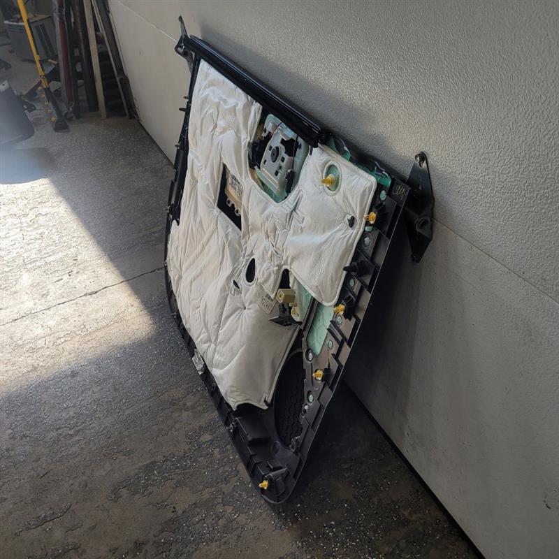 2018 SILVRDO15 RH PASSENGER FRONT DOOR PANEL Z71 24698 - image 5