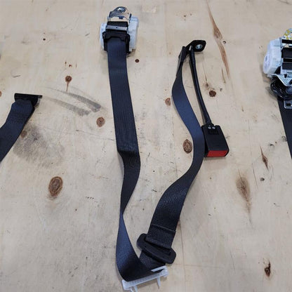 2018 SILVRDO15 2ND ROW SEAT BELT RETRACTORS BLACK 24755 - image 4