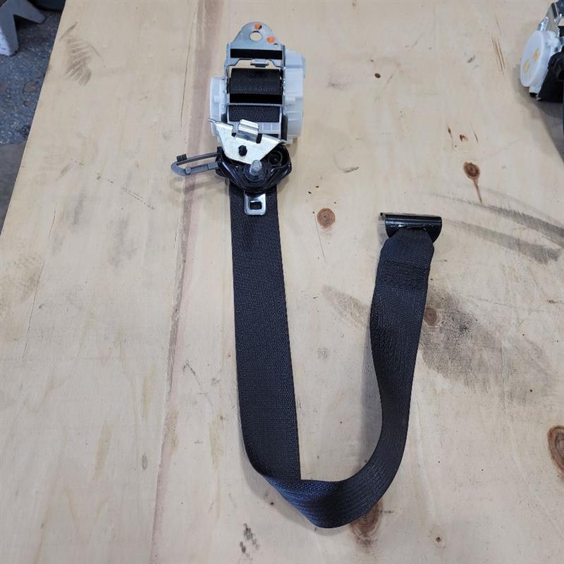 2018 SILVRDO15 2ND ROW SEAT BELT RETRACTORS BLACK 24755 - image 5