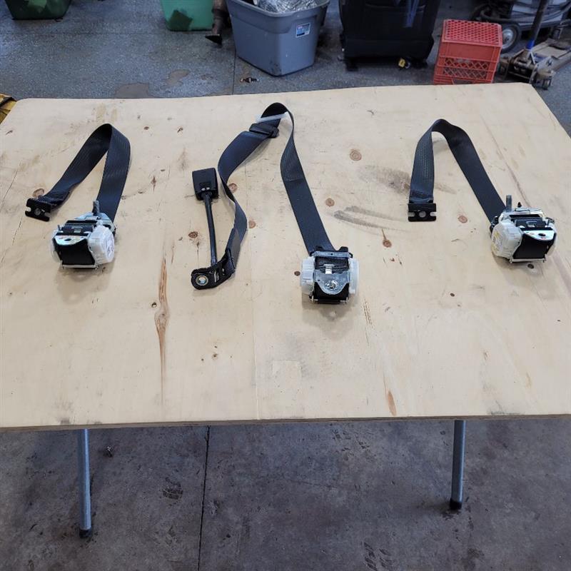 2018 SILVRDO15 2ND ROW SEAT BELT RETRACTORS BLACK 24755 - image 7