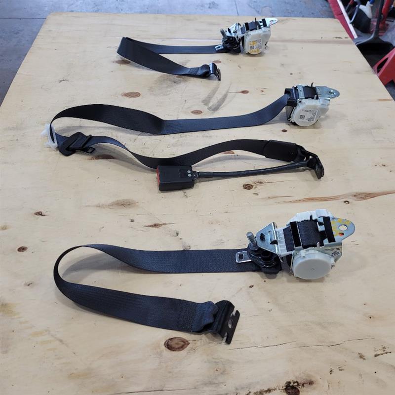 2018 SILVRDO15 2ND ROW SEAT BELT RETRACTORS BLACK 24755 - image 11