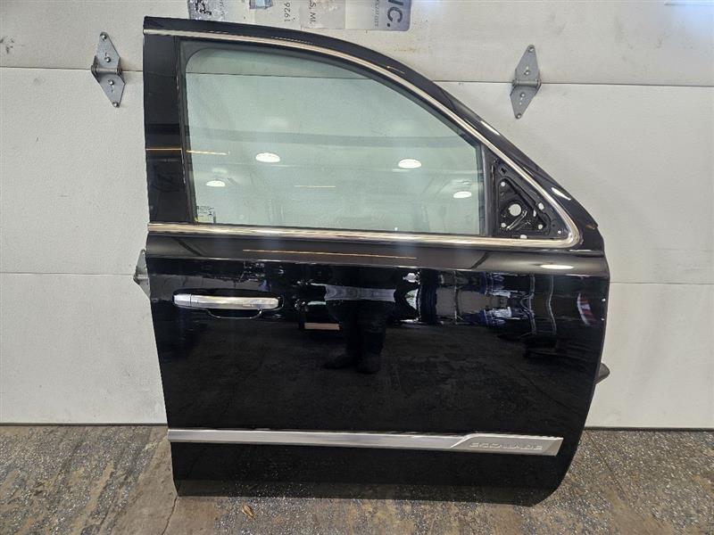 2020 ESCALAESV RH FRONT DOOR BLACK GBA/8555 000 24862 - image 1