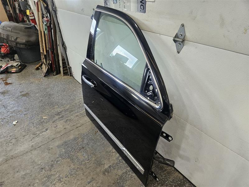 2020 ESCALAESV RH FRONT DOOR BLACK GBA/8555 000 24862 - image 4
