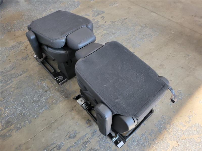 2020 ESCALAESV 2ND ROW REAR BUCKET SEATS BLACK ESV 24868 - image 11