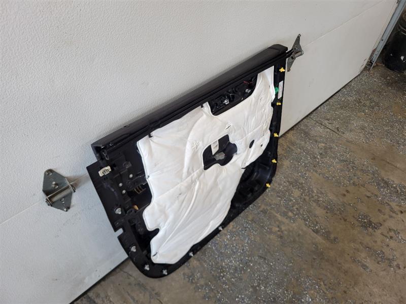 2020 ESCALAESV RH REAR DOOR PANEL W/SUEDE BLACK 24879 - image 11