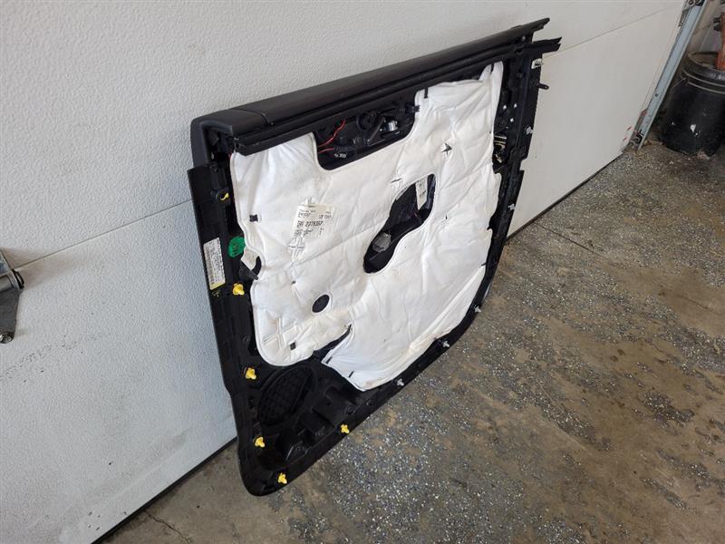 2020 ESCALAESV LH REAR DOOR PANEL W/SUEDE BLACK 24880 - image 9