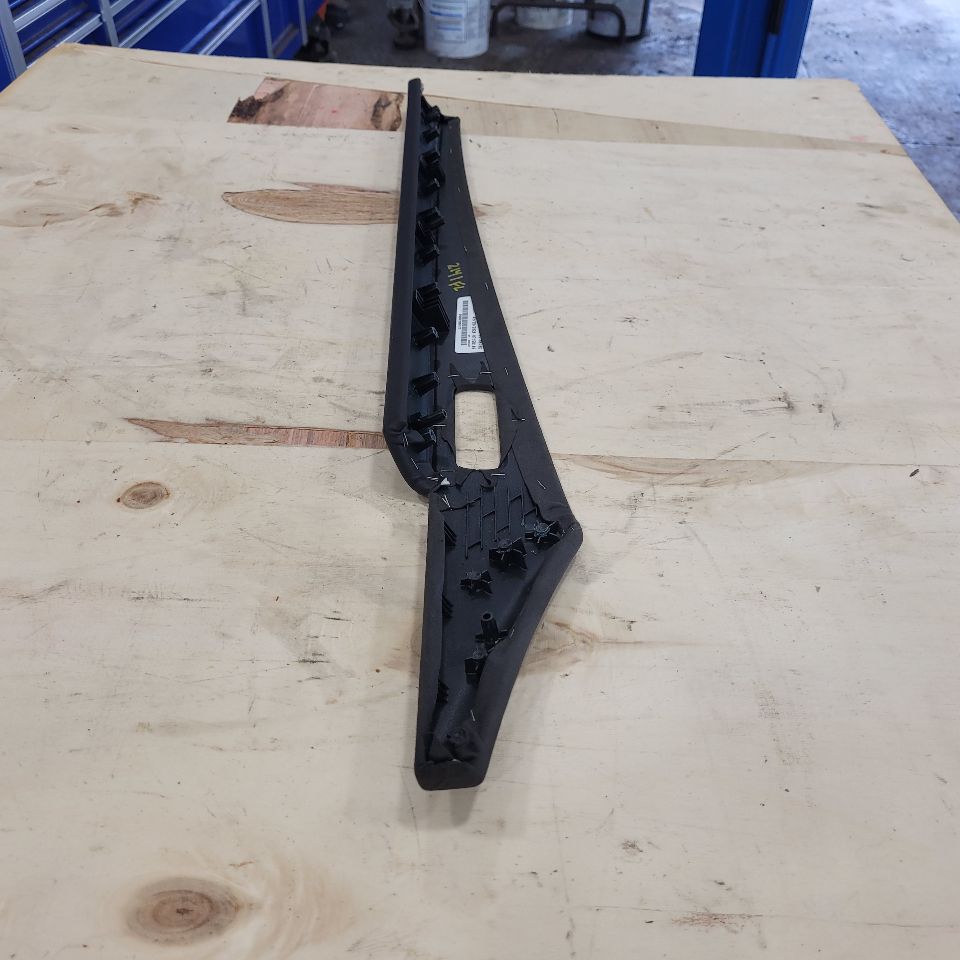 2020 ESCALAESV LH FRONT DOOR PANEL UPPER SUEDE TRIM 24970 - image 5