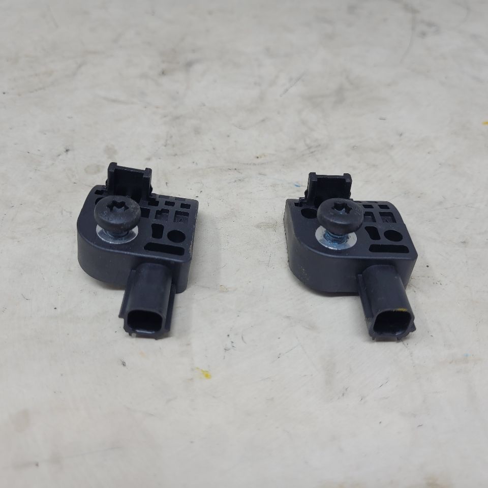 2020 ESCALAESV PAIR OF SRS CRASH SENSORS 26671010 24975 - image 1