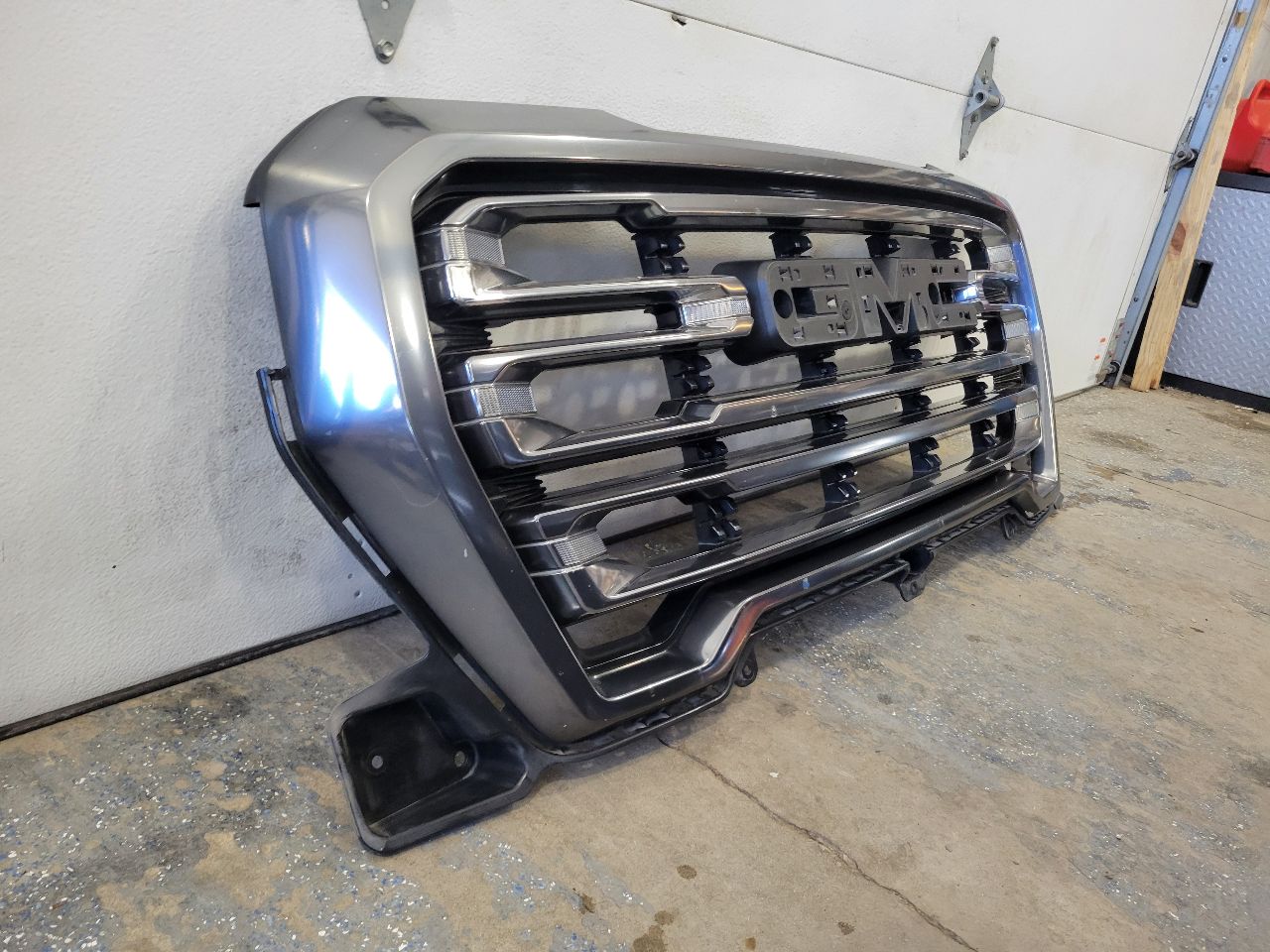 2021 SIERRA150 CARBON EDITION AT4 DARK CHROME GRILL 24993 - image 3