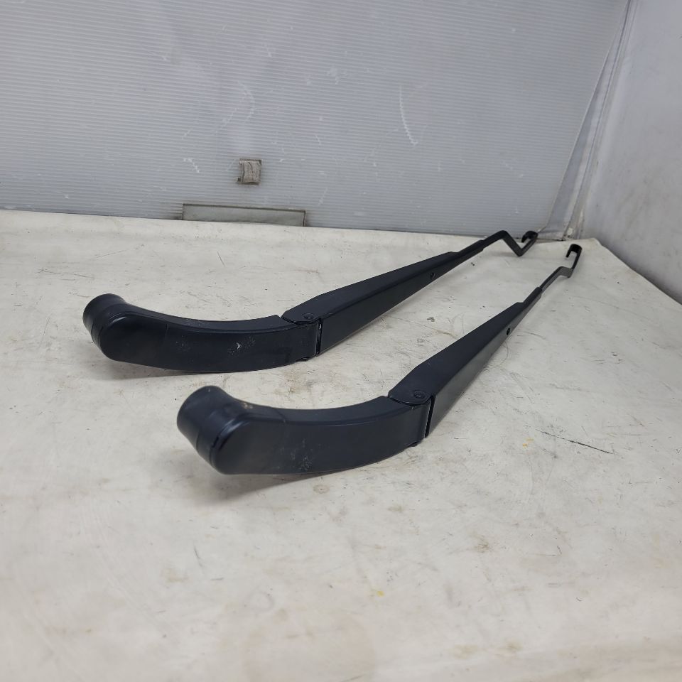2020 ESCALAESV FRONT WINDSHIELD WIPER ARMS PAIR 24994 - image 4