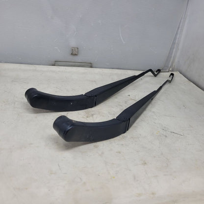 2020 ESCALAESV FRONT WINDSHIELD WIPER ARMS PAIR 24994 - image 4