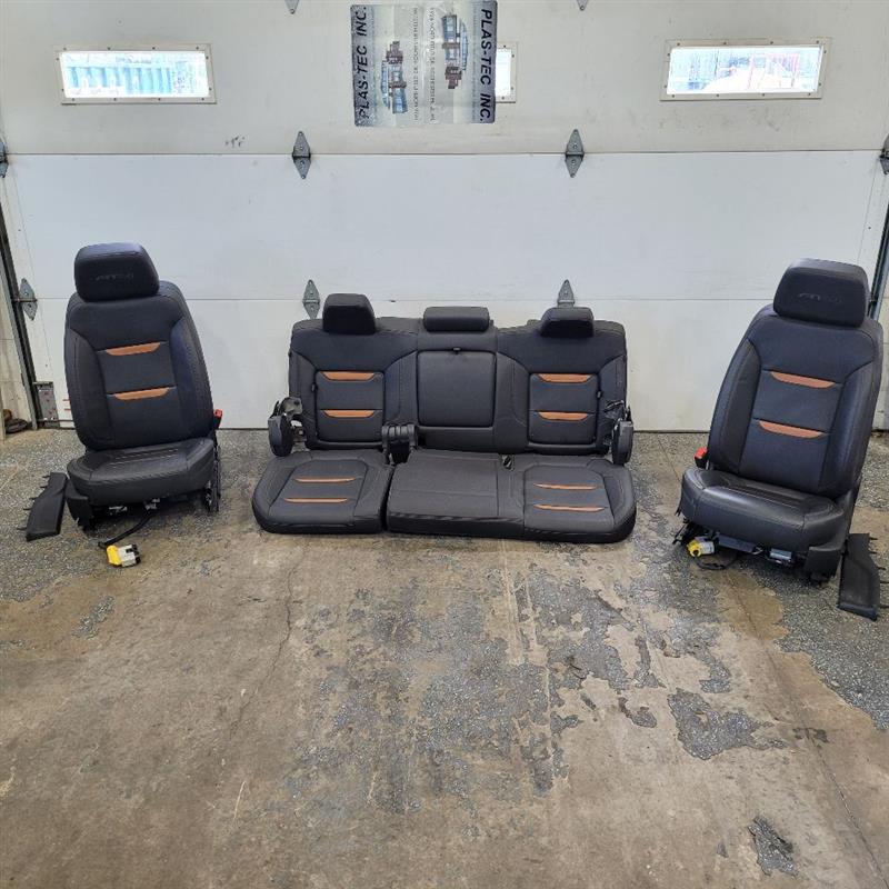 2019 SIERRA150 AT4 FRONT & REAR SEATS HEATED COOLED 24995 - image 1
