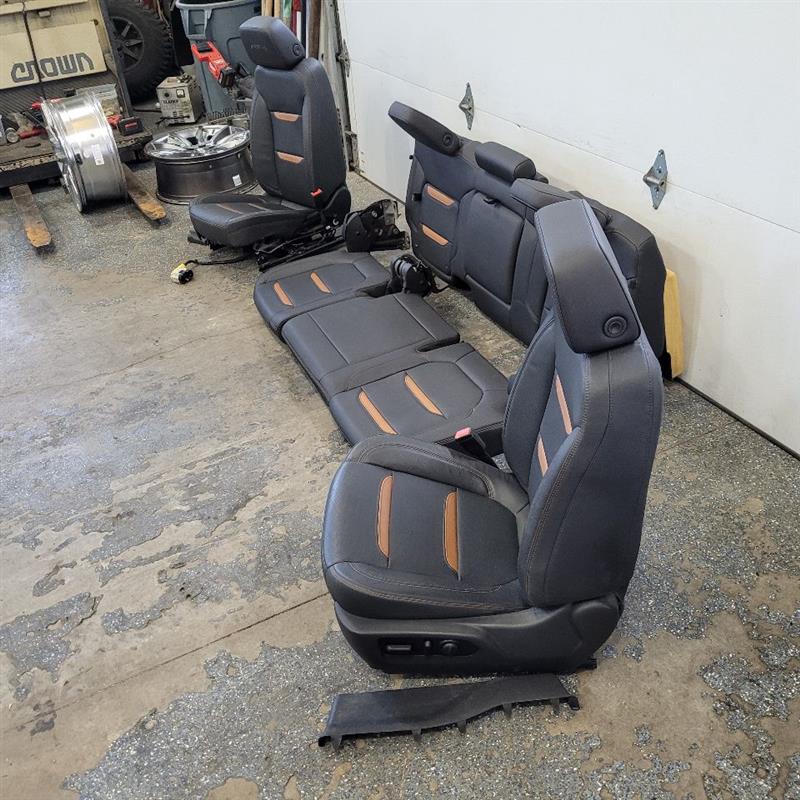 2019 SIERRA150 AT4 FRONT & REAR SEATS HEATED COOLED 24995 - image 2