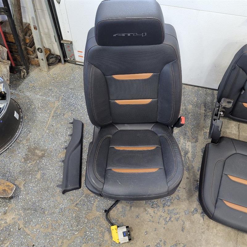 2019 SIERRA150 AT4 FRONT & REAR SEATS HEATED COOLED 24995 - image 5