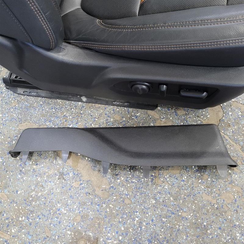 2019 SIERRA AT4 FRONT & REAR SEATS HEATED COOLED 24995 - image 1