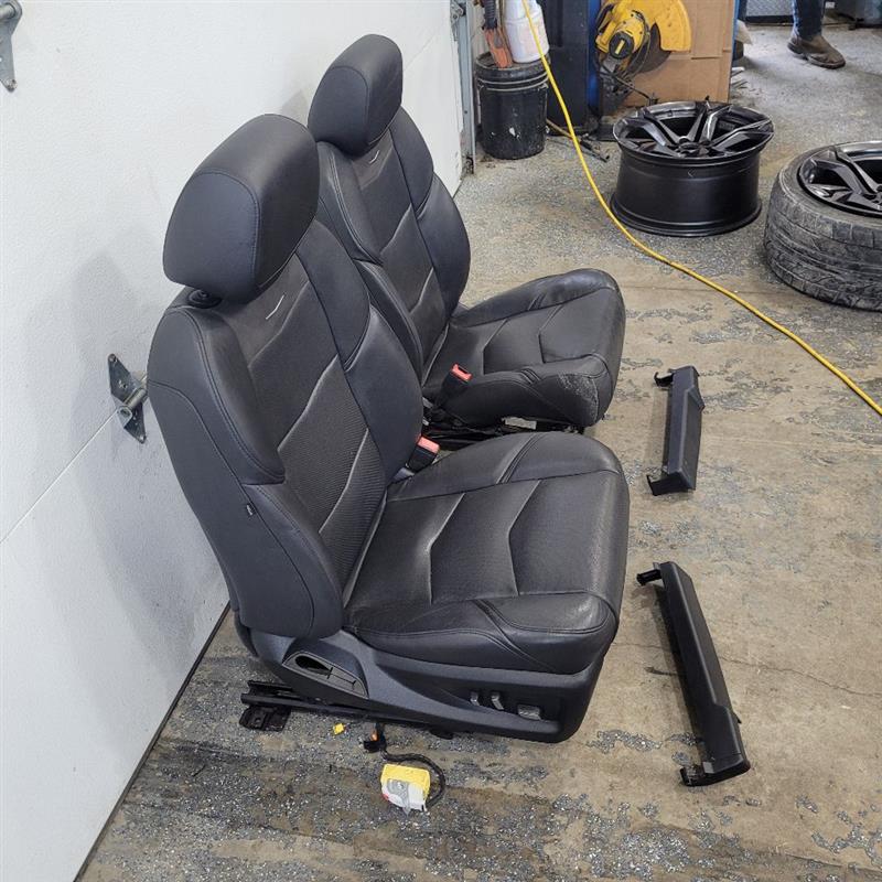 2020 ESCALAESV FRONT BLACK LEATHER SEATS PAIR 25031 - image 3