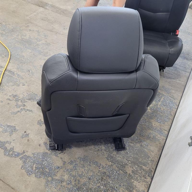 2020 ESCALAESV FRONT BLACK LEATHER SEATS PAIR 25031 - image 11