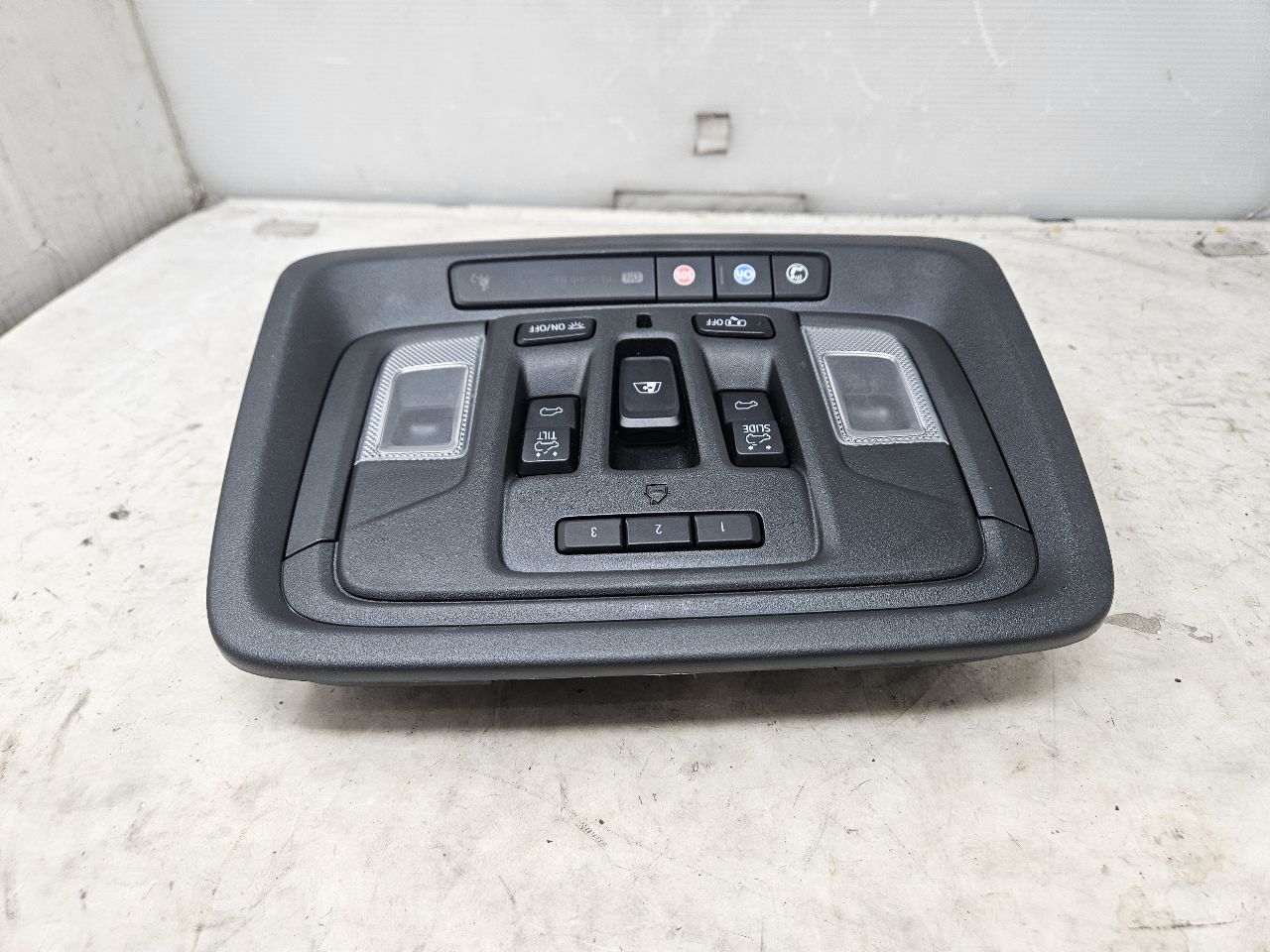 2019 SIERRA150 OVERHEAD CONSOLE BLACK WITH SUNROOF 25033 - image 14