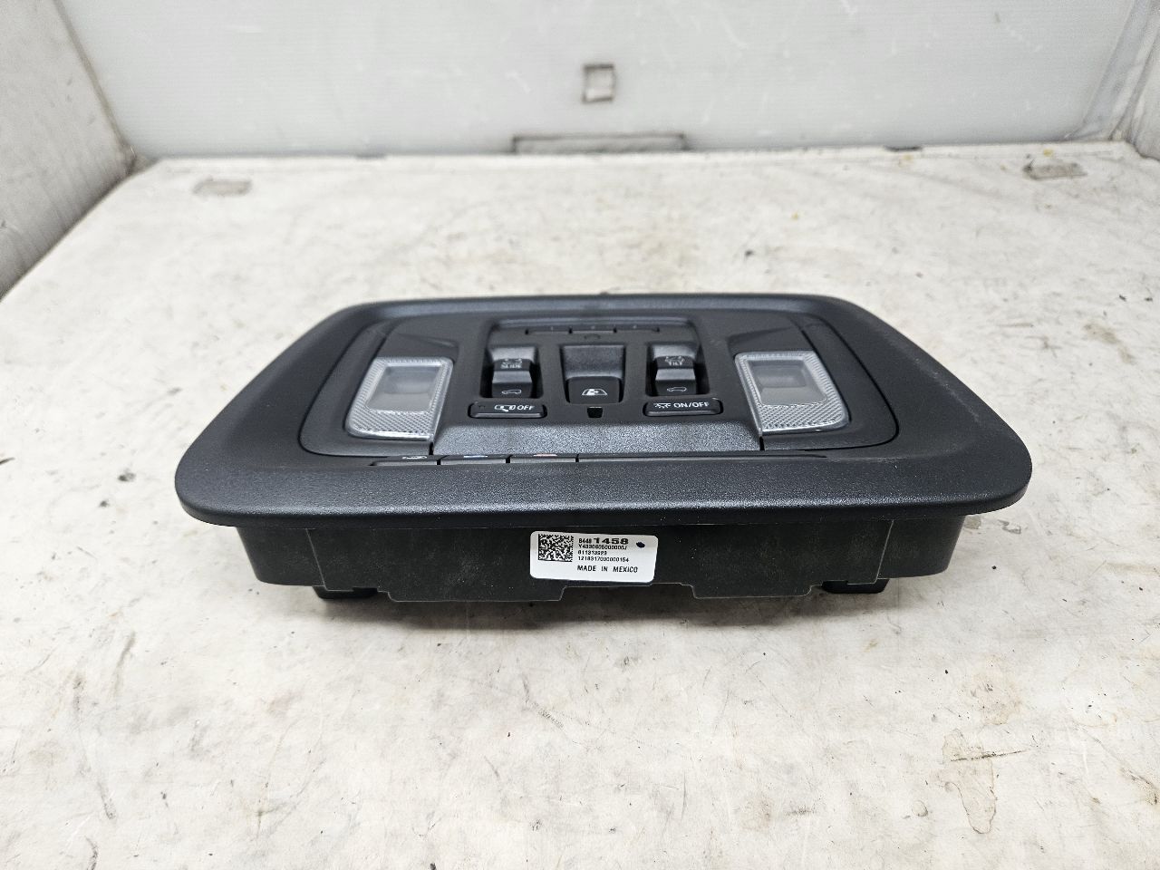 2019 SIERRA150 OVERHEAD CONSOLE BLACK WITH SUNROOF 25033 - image 16
