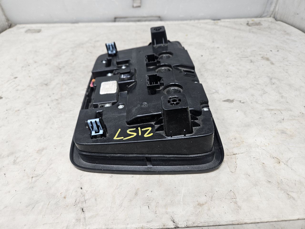 2019 SIERRA150 OVERHEAD CONSOLE BLACK WITH SUNROOF 25033 - image 19