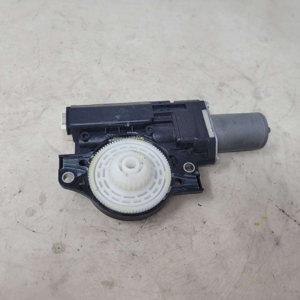 2019 SIERRA150 OEM SUNROOF MOTOR 84621080 25042 - image 1