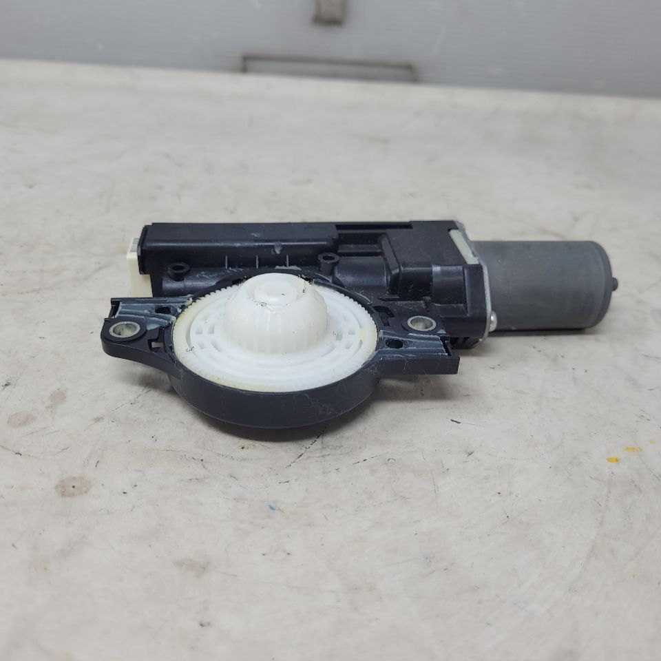 2019 SIERRA150 OEM SUNROOF MOTOR 84621080 25042 - image 2