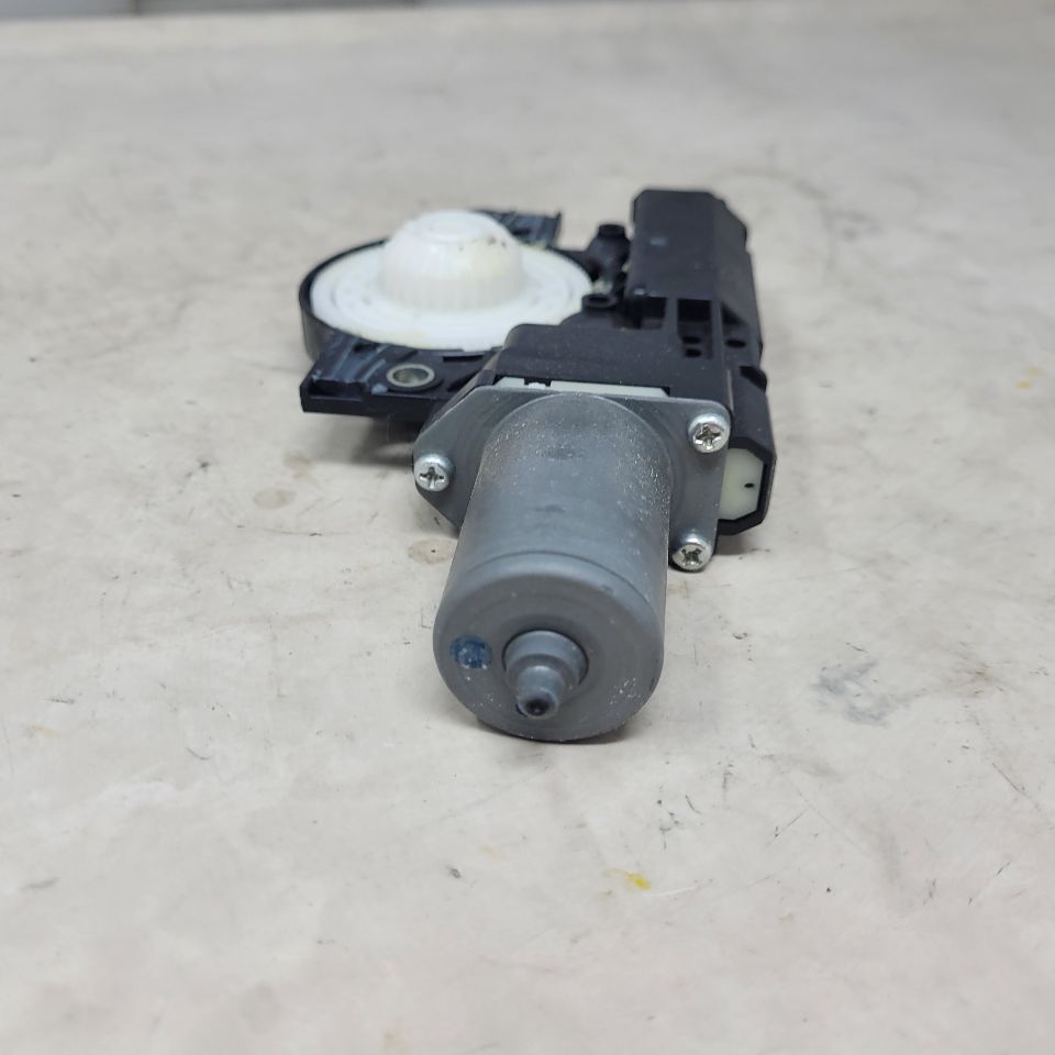 2019 SIERRA150 OEM SUNROOF MOTOR 84621080 25042 - image 3