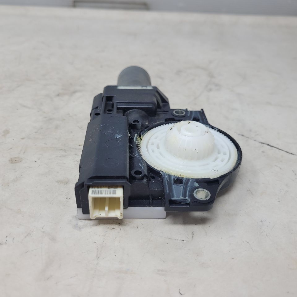 2019 SIERRA150 OEM SUNROOF MOTOR 84621080 25042 - image 5