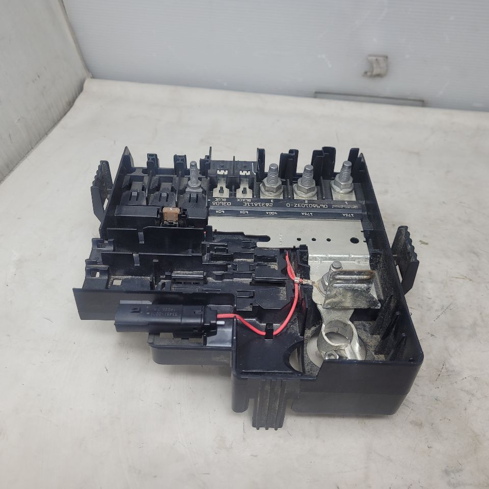 2019 SIERRA150 84493554 BATTERY FUSE BLOCK & LID 25099 - image 12