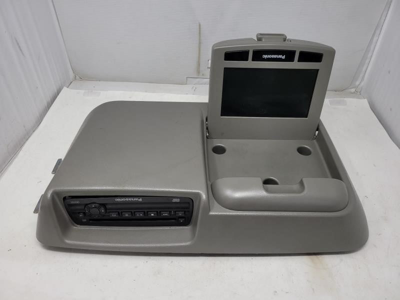 2004 ESCALADE OVERHEAD DVD PLAYER AND SCREEN 250 - image 2