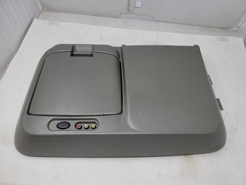 2004 ESCALADE OVERHEAD DVD PLAYER AND SCREEN 250 - image 3