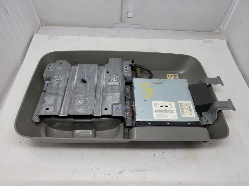 2004 ESCALADE OVERHEAD DVD PLAYER AND SCREEN 250 - image 4