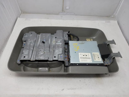 2004 ESCALADE OVERHEAD DVD PLAYER AND SCREEN 250 - image 4