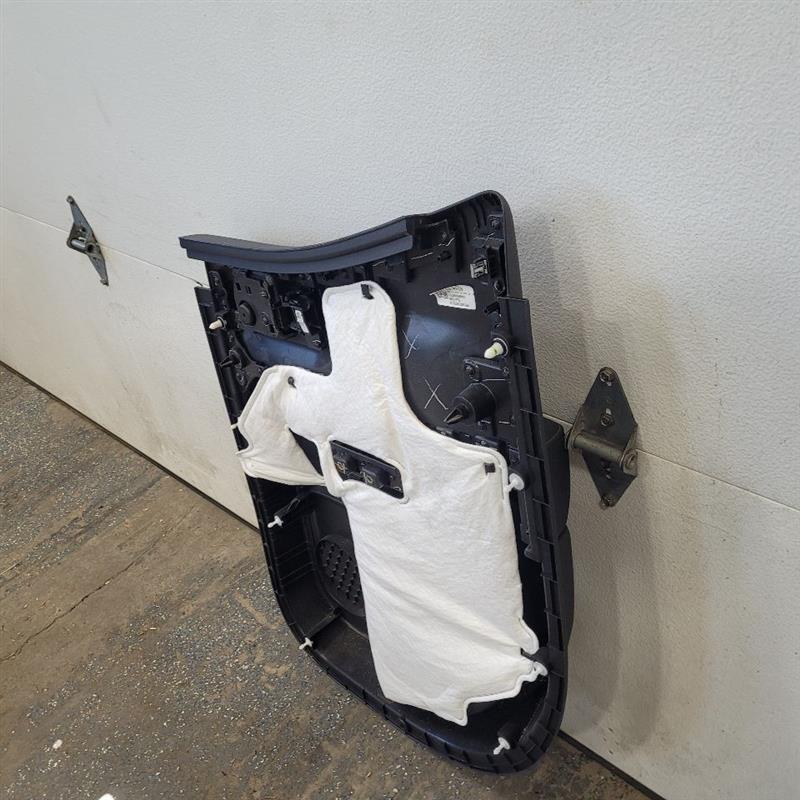 2019 SIERRA150 LH REAR DOOR TRIM PANEL DOUBLE CAB 25122 - image 8
