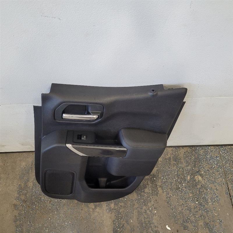 2019 SIERRA150 RH REAR DOOR TRIM PANEL DOUBLE CAB 25123 - image 3