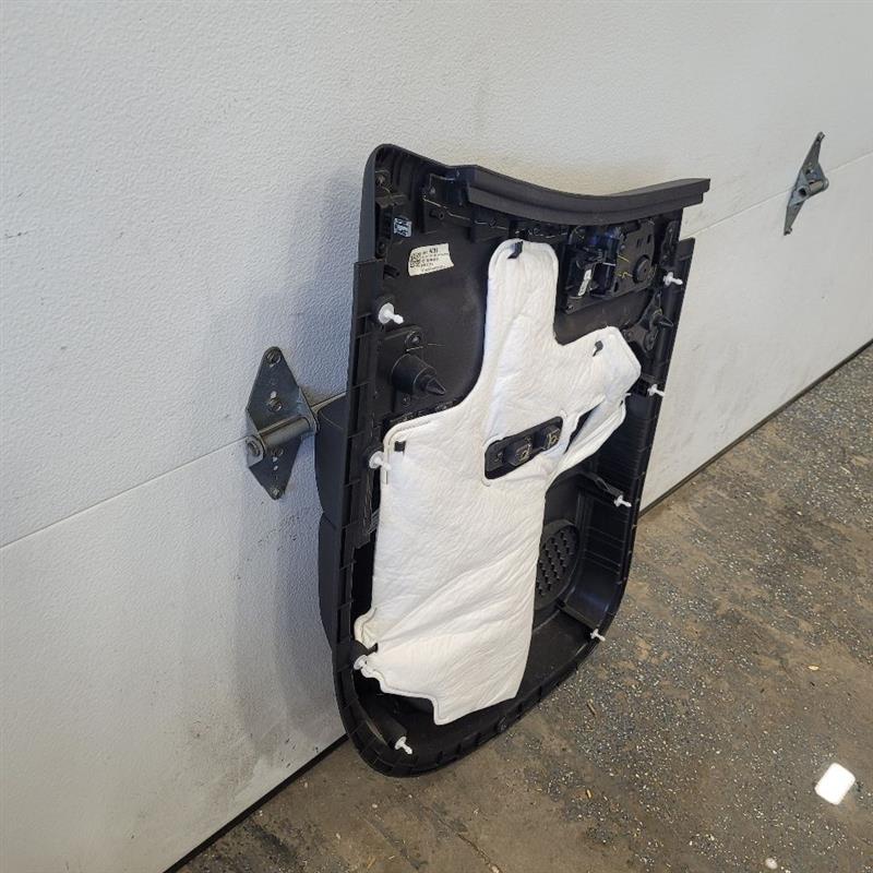 2019 SIERRA150 RH REAR DOOR TRIM PANEL DOUBLE CAB 25123 - image 7