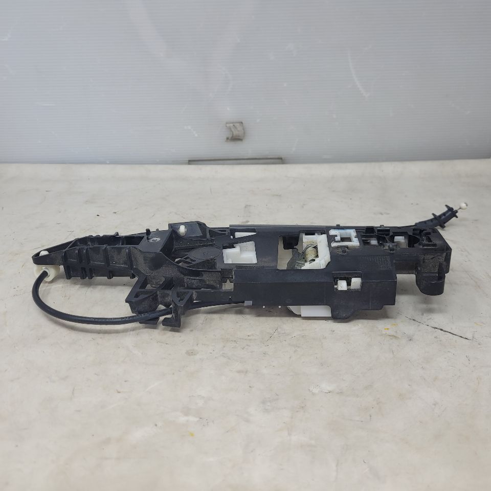 2019 SIERRA150 FRONT RH OUTER DOOR HANDLE & BRACKET 25229 - image 1